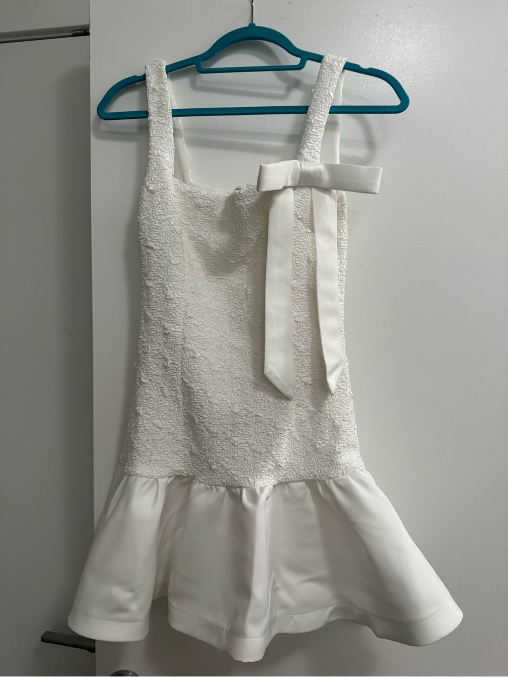 Elliatt White Square-Neck Mini Dress with Side Bow - Picture 3 of 4